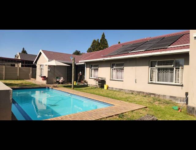 4 BEDROOM HOUSE FOR SALE IN SECUNDA CENTRAL